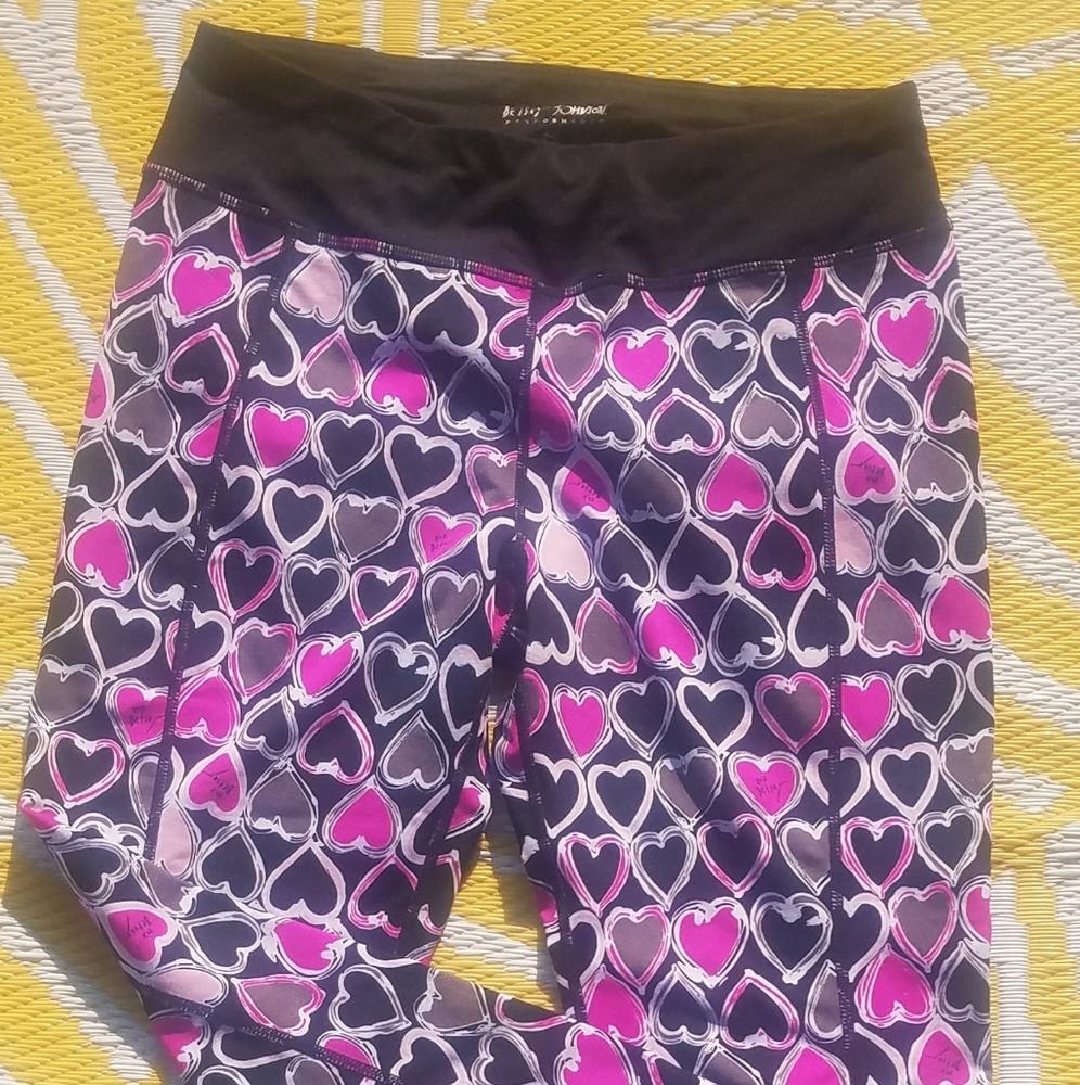 Betsey Johnson Performance Leggings Women's size L Capri Athletic pants hearts